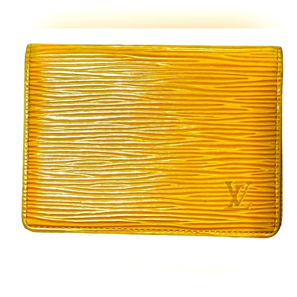 ‼️SOLD‼️Authentic Louis Vuitton Epi Card Holder - Picture 2 of 12